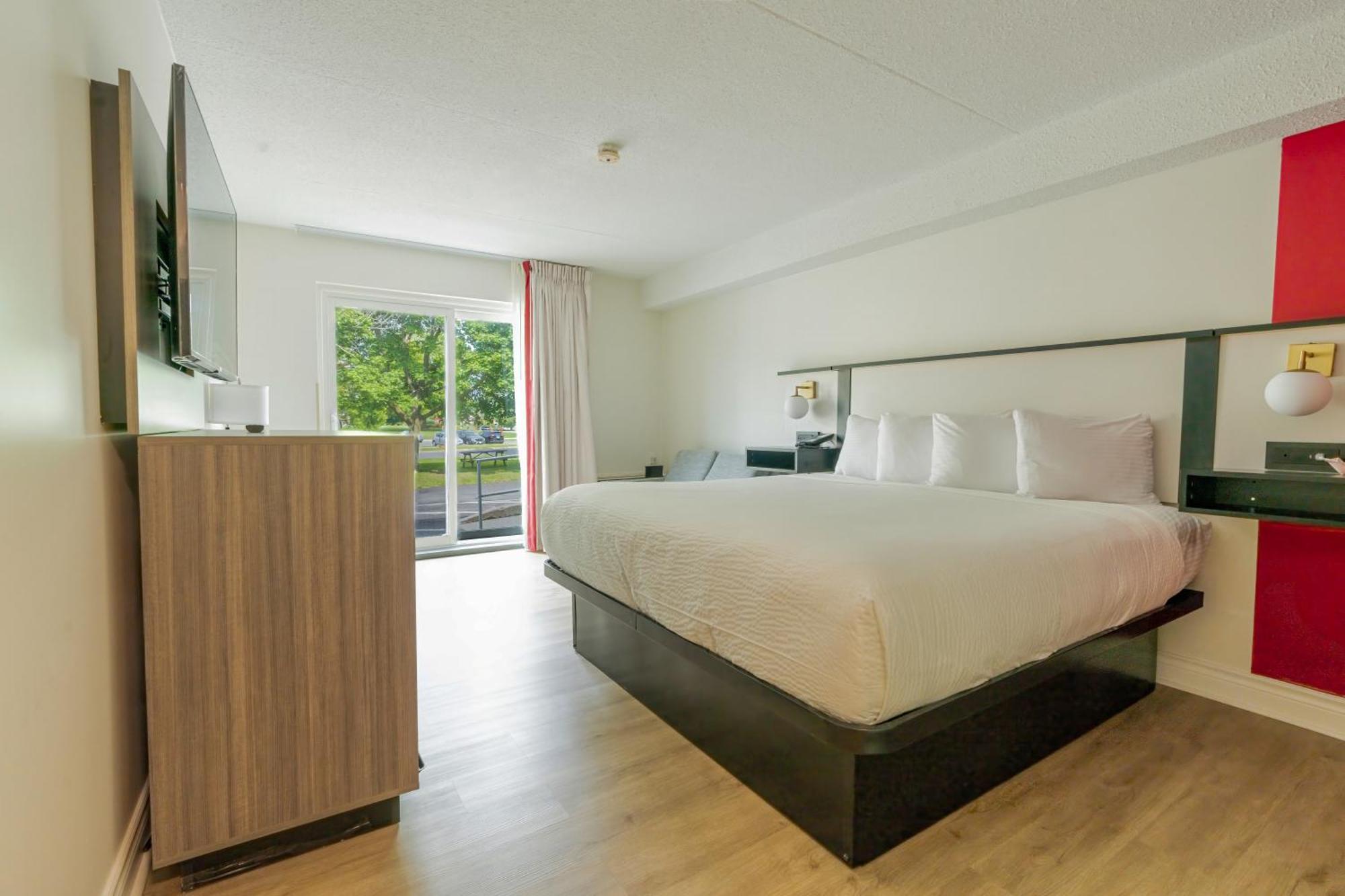 Ramada By Wyndham Kingston Motel Eksteriør billede